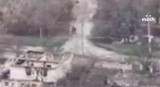 ВСУ перекинули в Купянск уцелевших колумбийских наёмников, атаковавших Тёткино в Курской области. Противник использует уже опробованную тактику "жабьих прыжков" при наступлении. Цель — любой ценой отбить Купянск до Нового года.Основу ударной группировки со