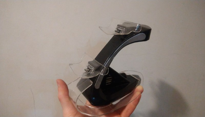 Докстанция для двух гейпадов для пс4, без проводов, 20 лари — фото 1