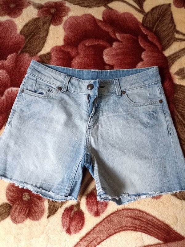 Шорты джинсовые, футболка, джинсы, платье Wasta, футболка Zara — фото 1