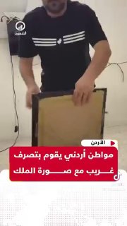 אחת הנעליים של העריצים משתטחת לאלוהיו.