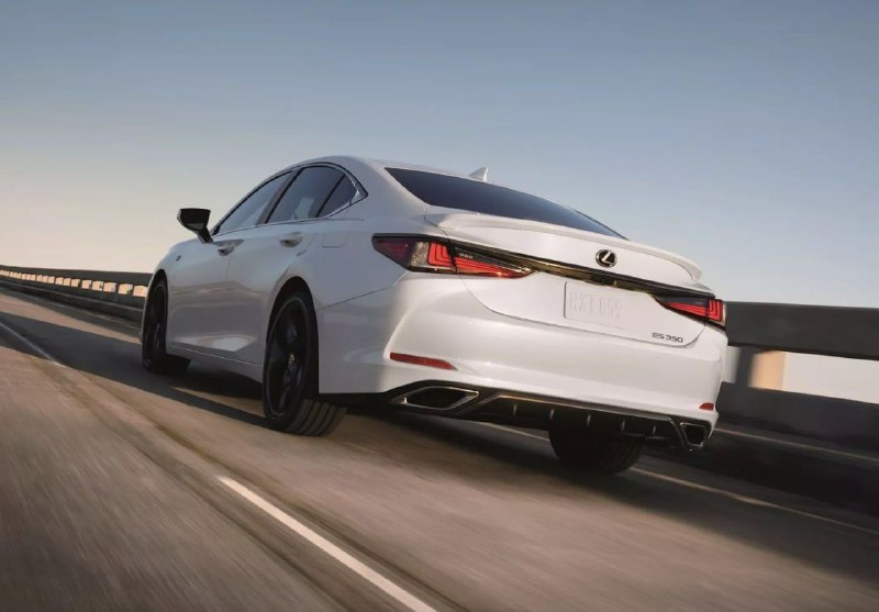 Обновленный Lexus ES получил спецверсию Black Line 6