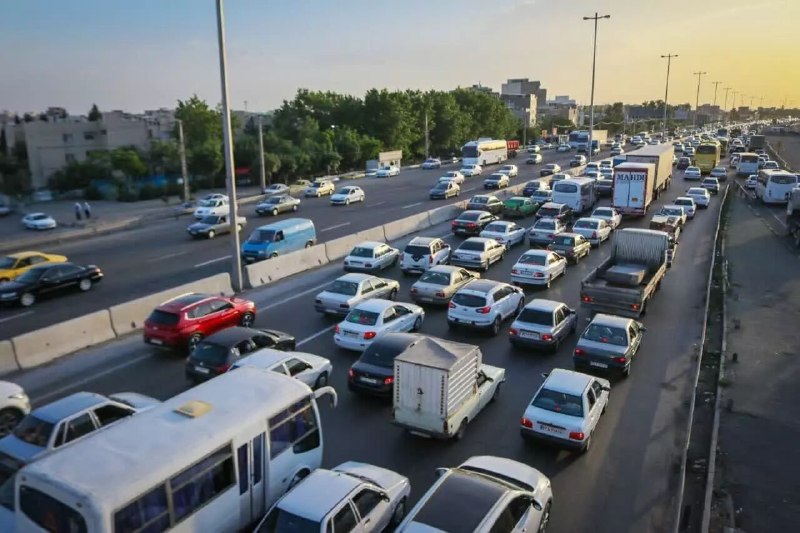 עומס תנועה כבד בכביש המהיר טהראן-קראג'-קזווין