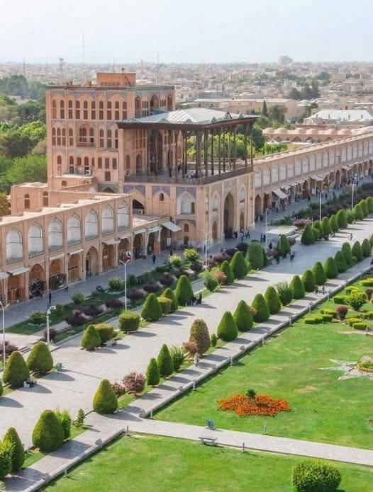نغمه های دلتنگی: #ایران_من_زیباست 🇮🇷‌🔷 #اصفهان🔹 عمارت #عالی_قاپوشکوه معماری #ایرانی‌#کانال_نغمه_های_دلتنگی@soorat_im