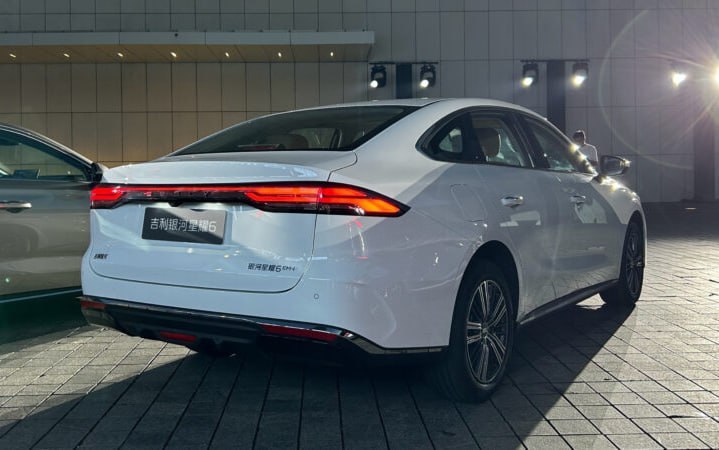 Geely Galaxy Starshine 6 стоит в Китае от миллиона рублей 5