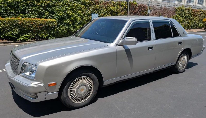 В США выставили на продажу уникальную Toyota Century с V12На американском аукцио