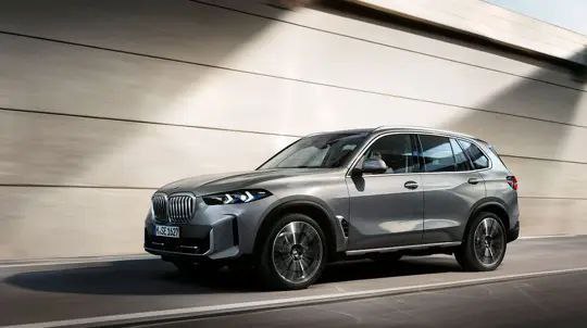 Кроссовер BMW X5 2025 модельного года недавно прошел тесты на безопасность, пров