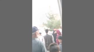 הפצצות בבתי ספר פרטיים בקאבול, אפגניסטן, גרמו לנפגעים בקרב תלמידים. אף קבוצה של פקידים לא קיבלה את ההתקפה ה…