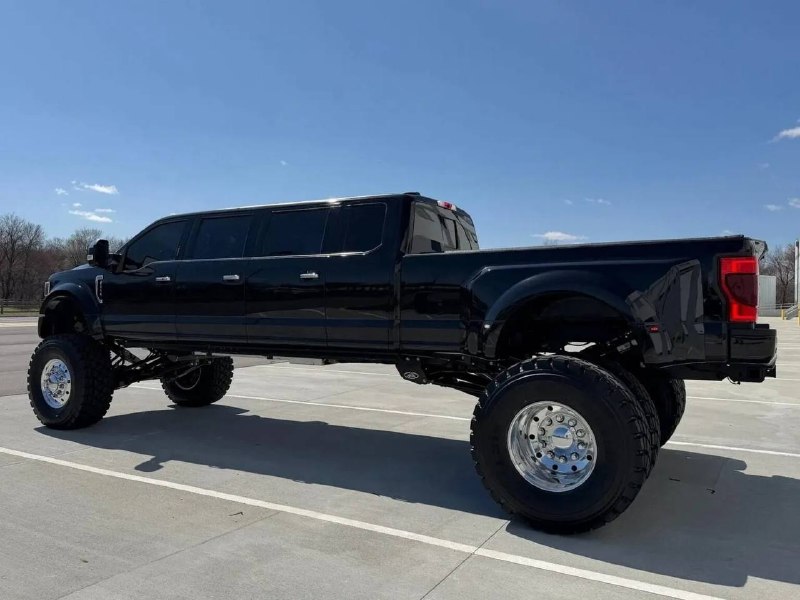 Тюнинг-ателье в США превратило Ford F-450 в 11-МЕСТНЫЙ лимузин. 4