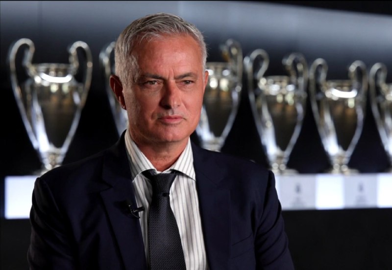 RealMadridCFNews | رئال مادرید سی اف نیوز: 💬 رئال مادرید اوج دوران مربیگریه🗣️ ژوزه مورینیو:🔴 «رئال مادرید، اوج دوران حرفه‌ای یه مربیه.»🔴 «برگشتن به خونه‌ست؛ حتی از