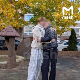 Мать Григория А. работает в больнице Славянска-на-Кубани — сам нападавший родился в Туле. Отец скончался в 2023 году, Юлия растит четверых детей одна.Комментировать ситуацию женщина отказалась и бросила трубку. Помимо атаковавшего ТЦ у неё есть две дочери 
