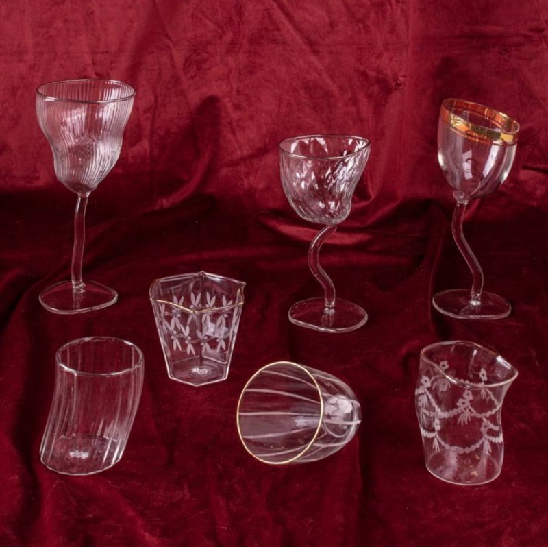 Решила собрать для вас ссылки на новогодние подарки, которые у меня уже есть, а вам могут быть актуальны 1. Шуба для собаки Pet Object (Мартин не любит одежду, но родительская китайская хохлатая будет в восторге, поэтому передарю)2. Постельное белье Delo, самое крутое, что все продается отдельно и можно взять 2 пододеяльника.  У нас есть и розовое, и бежевое. Мои самые  любимые комплекты. Пододеяльник/ наволочки/простынь3. Пижама очень классная и приятная к телу. Носим, любим.4. Галстук  Walk of shame.5. Фартук от Glumkimberly6. Шпилька в волосы розы  Hairpinmt. Наконец у меня отросли волосы и можно сделать пучок с этой шпилькой из серебра.7. Скульптура Жажа 8. Бокалы Seletti (этот бренд покупала в цветном, этот сайт не проверен мной) 9. Ваза в форме сердцаРешила собрать для вас ссылки на новогодние подарки, которые у меня уже есть, а вам могут быть актуальны 1. Шуба для собаки Pet Object (Мартин не любит одежду, но родительская китайская хохлатая будет в восторге, поэтому передарю)2. Постельное белье Delo, самое крутое, что все продается отдельно и можно взять 2 пододеяльника.  У нас есть и розовое, и бежевое. Мои самые  любимые комплекты. Пододеяльник/ наволочки/простынь3. Пижама очень классная и приятная к телу. Носим, любим.4. Галстук  Walk of shame.5. Фартук от Glumkimberly6. Шпилька в волосы розы  Hairpinmt. Наконец у меня отросли волосы и можно сделать пучок с этой шпилькой из серебра.7. Скульптура Жажа 8. Бокалы Seletti (этот бренд покупала в цветном, этот сайт не проверен мной) 9. Ваза в форме сердца