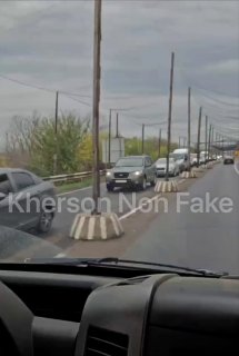 היה פקק בכניסה לחרסון מניקולייב. ברור שאנשים רבים רוצים לבדוק את בתיהם ולבקר את יקיריהם בזמן שביתת הנשק בתוקף