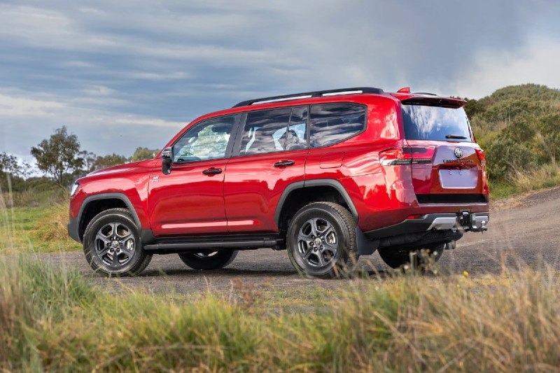 Land Cruiser 300 стал гибридом и вышел на новый рынок 2