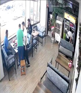 📹 A surveillance camera records the moment a magnitude 5.4 earthquake struck inside a restaurant in Sanliurfa, Turkey.