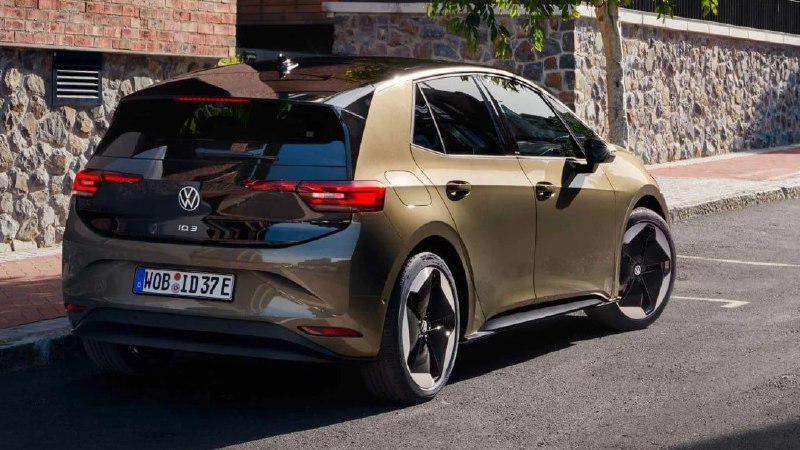 Volkswagen планирует снять с производства свежий электромобиль ID.3 2