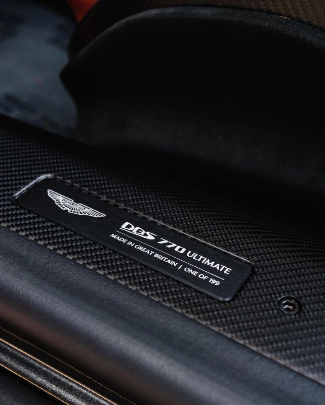 Aston Martin DBS 770 Ultimate Volante. 1 из 199. 9