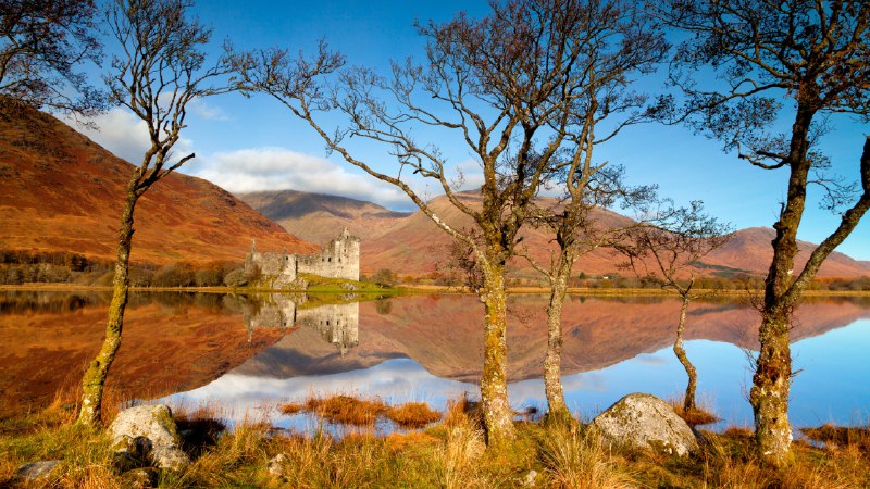 Reflecting Scotland's heritageKilchurn Castle reflected in Loch Awe, Argyll and Bute, Scotland (© Tom Mackie/plainpicture)
