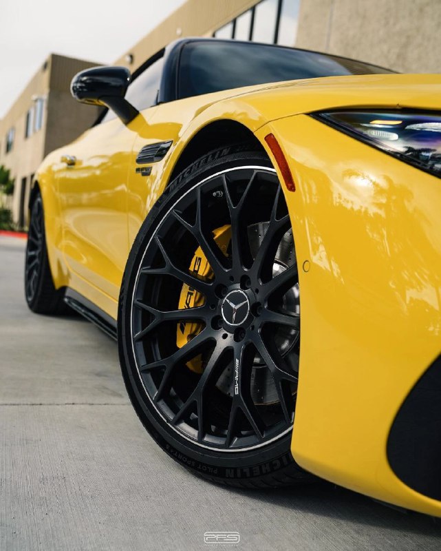 Mercedes-AMG SL 63 (R232) в цвете Sun Yellow 2