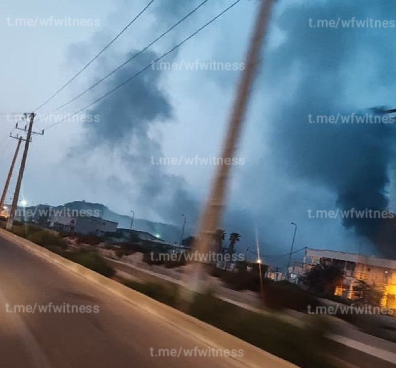 ️🇮🇷 תמונות מהיום המוקדם יותר מציגות תקיפה אמריקאית על מטה המדינה מונורה של משמרות המהפכה, שאהיד רודקי, הא…
