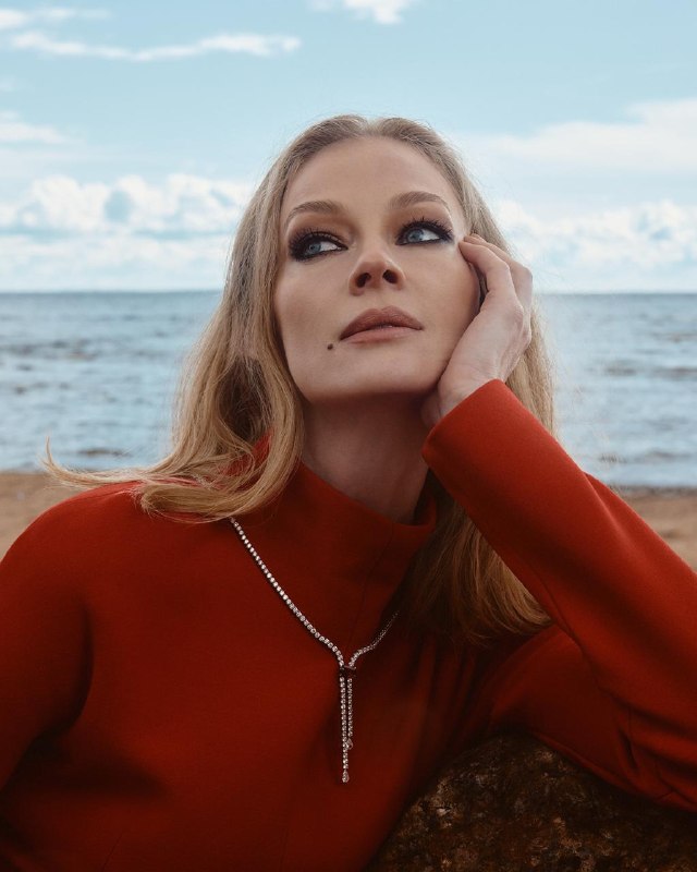 Светлана Ходченкова в новой фотосессии для Marie Claire.