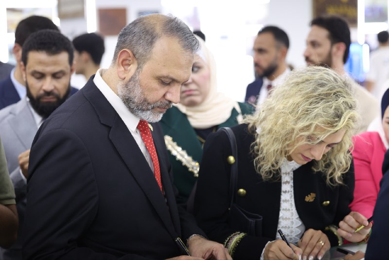 מספר חברי אספת העם ביקרו בביתן משרד הפנים במסגרת פעילות המושב ה-63 של היריד הבינלאומי של דמשק, בסיור שכלל א…