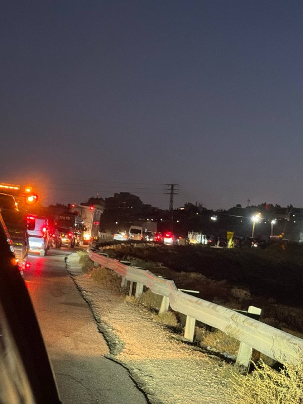 משבר תנועה מחניק וצפיפות רכבי אזרחים במחסומי ג'בע וקלנדיה, מצפון לירושלים הכבושה, בשל מגבלות הכיבוש.