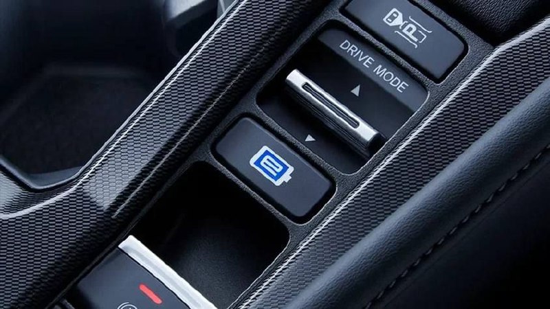 Honda представила седан Accord для рынка Японии 4