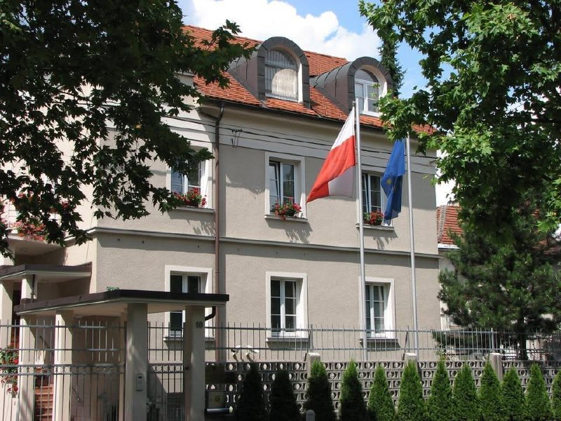 New: The head of Poland's Ministry of Diplomatic Security fell a few days ago from the third floor window of the consular building near the Polish Embassy in Ljubljana, Slovenia, and is in critical condition.