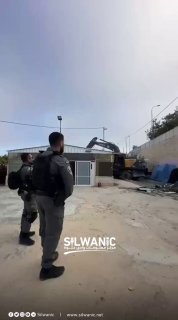 آليات الاحتلال تهدم منزل عائلة أبو ميالة في بيت حنينا بالقدس