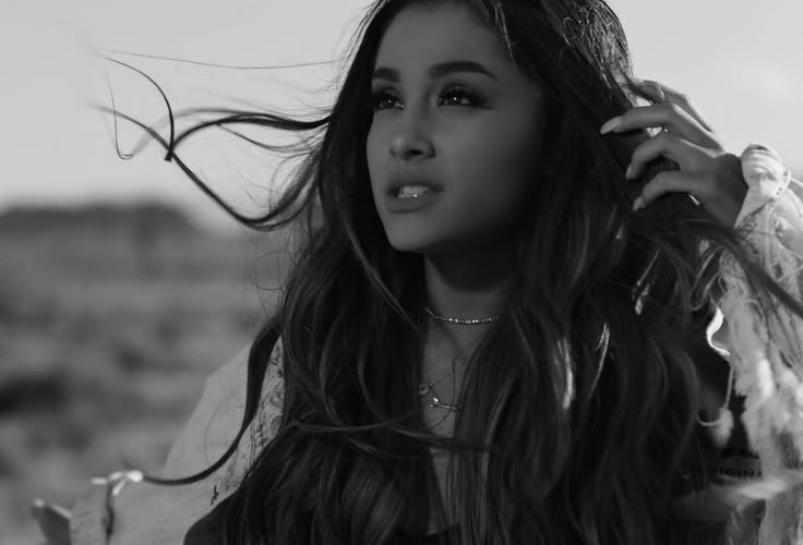 Ariana Grande | آریانا گرانده 🌸: سینگل あ Into You به 2.1 میلیارد استريم در اسپاتيـفاي رسيـد🖤⿻ 5امين اهنگ اريانـا و اولین ترک از آلبوم Dangerous Woman اين