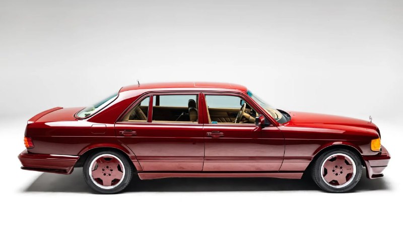 Уникальный Mercedes W126 AMG продают за $200 000 3