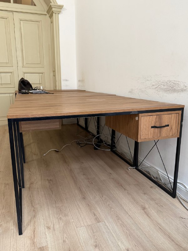 СРОЧНО продам 15 универсальных столов со шкафчиками, хорошего качества, в идеальном состоянии. Может — фото 1