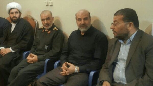 نوید یزد کانالی اجتماعی وفرهنگی.کانالی برای همه سلیقه ها: 🔴3 فرمانده شهید سپاه در یک عکس▫️این تصویر، قاب متفاوتی از حضور سه فرمانده ارشد سپاه را به نمایش میگذارد؛ تصویری که شهید