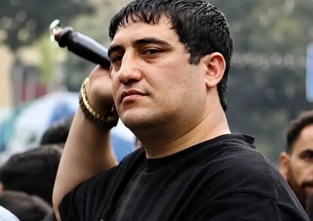 دیده بان ایران: ✅ ابولفضل وفا گنده لات فلاح به قتل رسید🔹 مرد جوانی که در خانه‌ای در محله جامی تهران با ضربات متعدد شیشه شکسته و چاقو به 