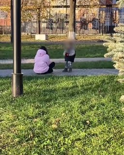 אישה הלכה עם ילדה ונפלה בנפטקמסק תושבי העיר מאמינים שהאישה הייתה שיכורה. המשטרה הוזעקה עבורה. ממשרד הפנים נ…