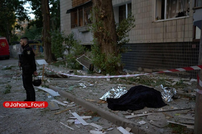 جهان بینالملل فوری🌍: موشکباران کییف دستکم ۱۲ کشته برجای گذاشت🔹خبرگزاری آسوشیتدپرس به نقل از مسئولان محلی نوشت که در جریان حمله موشکی دیشب ر