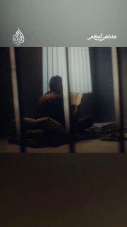 הרמטכ"ל של גדודי אלקסאם, מוחמד אלדייף, מספר את הפרטים כיצד למד לפרק ולהרכיב כלי נשק מתוך הכלא באמצעות ציורים