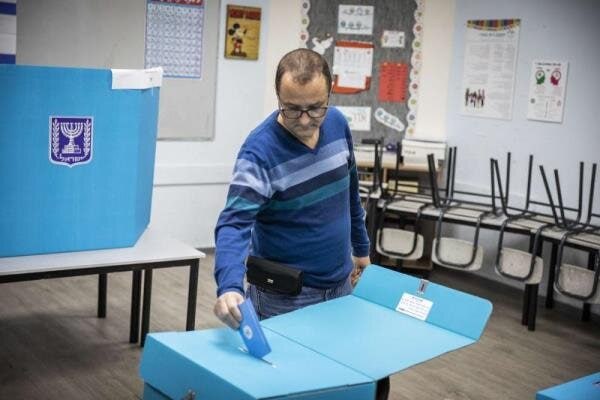 תחילתו של תהליך ההצבעה בבחירות לפרלמנט של ישראל הבחירות לפרלמנט בשטחים הכבושים החלו בזמן שישראל מתמודד עם א…