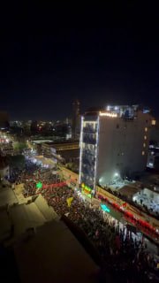 🎥 כרגע; קהל רב של אבלים בטקס הלוויה של גופתו הקדושה של האימאם שנהרג בכרבלא