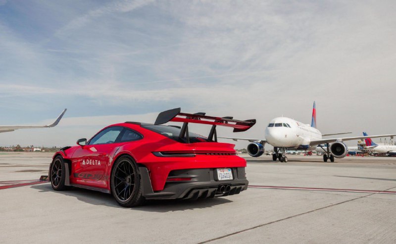 Porsche 911 GT3 RS доставит опаздывающих пассажиров на рейс за 240 000 $ 4