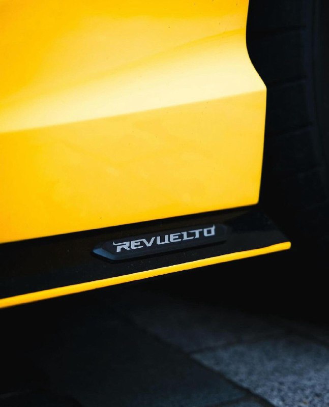 Lamborghini Revuelto 3