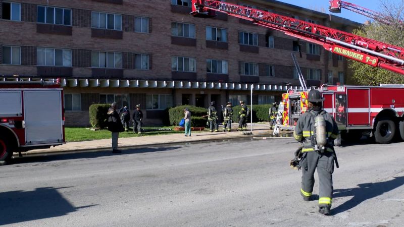 4 dead, hundreds displaced by Milwaukee apartment building fire