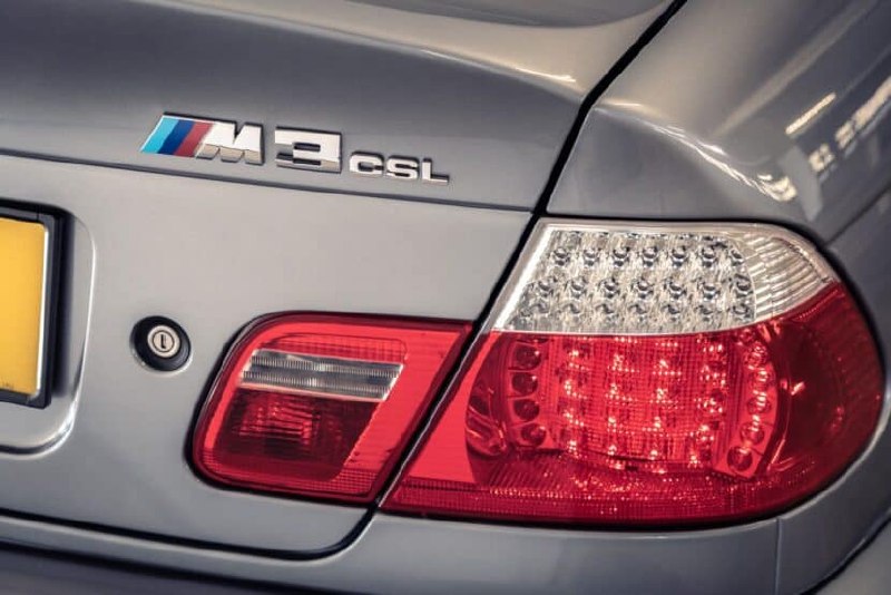 Сегодня мы обсуждаем одну из самых легендарных моделей BMW - E46 M3 CSL 🏎! Этот