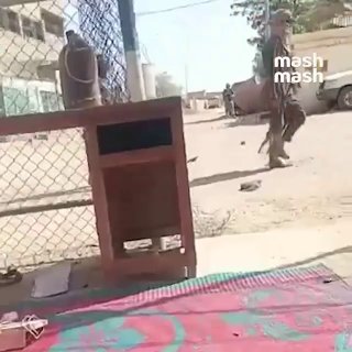 Боевики второй день атакуют армию Мали и силы "Африканского корпуса" — сразу в нескольких регионах страны сообщают о стрельбе. Террористические группировки JNIM и FLA при поддержке сепаратистов продвигаются к столице Мали — Бамако. Боевики взяли под контро