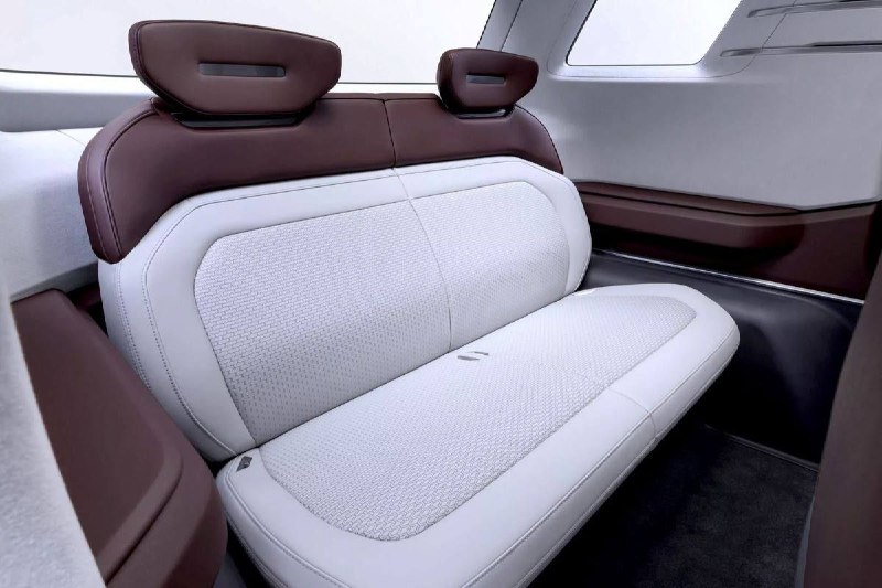 Mitsubishi показал новый семиместный кроссовер 6