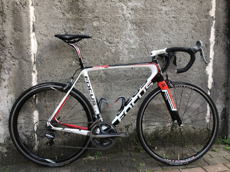 Велосипед шоссейный Focus Izalco PRO