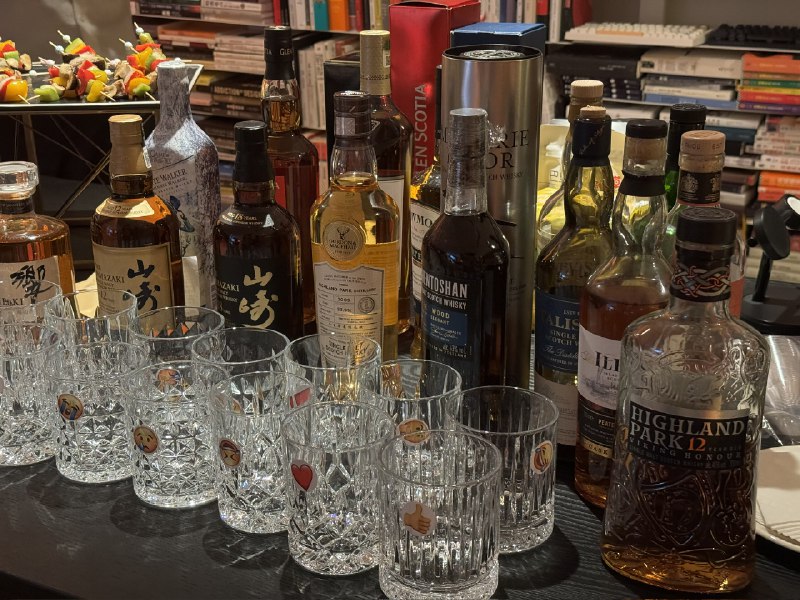 以酒会友，AI x Whisky，感谢@hidecloud @林俊旸 @海辛Hyacinth @Simon阿文 @奥古斯书 @张北汀 @莫妮卡同学 @黄星月stella @PeakJi以酒会友，AI x Whisky，感谢@hidecloud @林俊旸 @海辛Hyacinth @Simon阿文 @奥古斯书 @张北汀 @莫妮卡同学 @黄星月stella @PeakJi