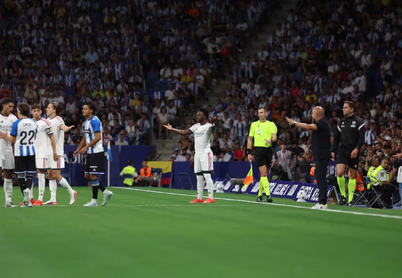RealMadridFarsi: پایان نیمه اول اسپانیول 1-1 رئال مادرید تیم 10 دقیقه اول خوب بازی کرد اما بعد از گل جود به لاک دفاعی رفت و با دریافت گل