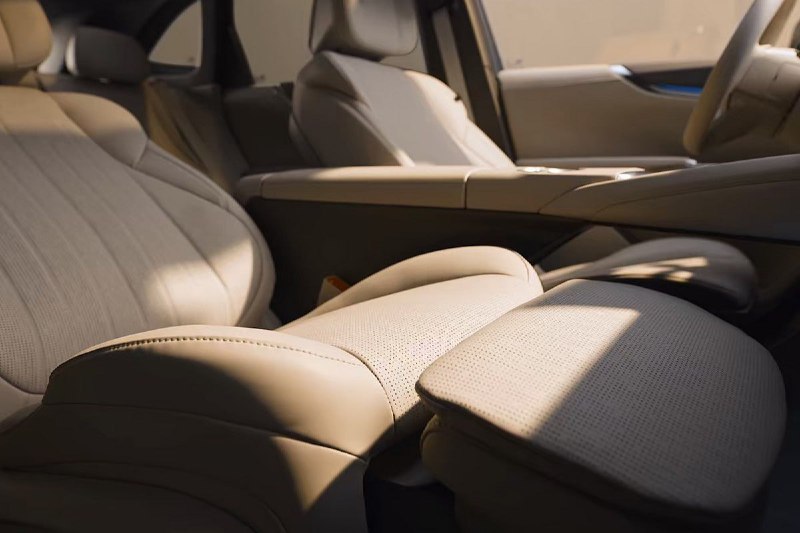 Buick показал интерьер нового кроссовера Electra E7 4