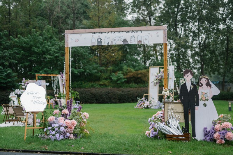 Midjourney在现实生活里的实践🤣做了 婚礼迎宾立牌和小扇子感谢AI 造福手残交互🥲(虽然还是较耗时(调细节)共花了快5小时，而且那时候还木有高清放大，打印店让我重做，还用了topaz，笑鼠#AI的神奇用法Midjourney在现实生活里的实践🤣做了 婚礼迎宾立牌和小扇子感谢AI 造福手残交互🥲(虽然还是较耗时(调细节)共花了快5小时，而且那时候还木有高清放大，打印店让我重做，还用了topaz，笑鼠#AI的神奇用法